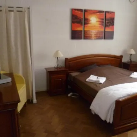 City Zeedijk Apartman *